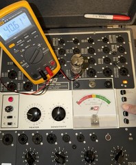 2 Nice Closely Matched Siemens 6CA7 EL34 Tubes O Getters Dimple Top Test Strong!
