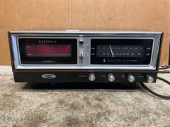 Zeinth “Circle of Sound” H472W Red Display Alarm Clock/Nightstand Radio, Works