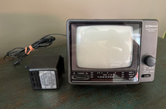 VTG. 80’s PORTABLE EMERSON 5″ BLACK & WHITE TELEVISION w/ POWER CABLE NO. TB0511