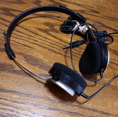 Realistic NOVA 45 headphones, 33-1001, Stranger Things, ear foam Damage