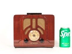 Vintage DeWald Miniature Tombstone Radio w/Stunning Piano Lacquer Finish * Works