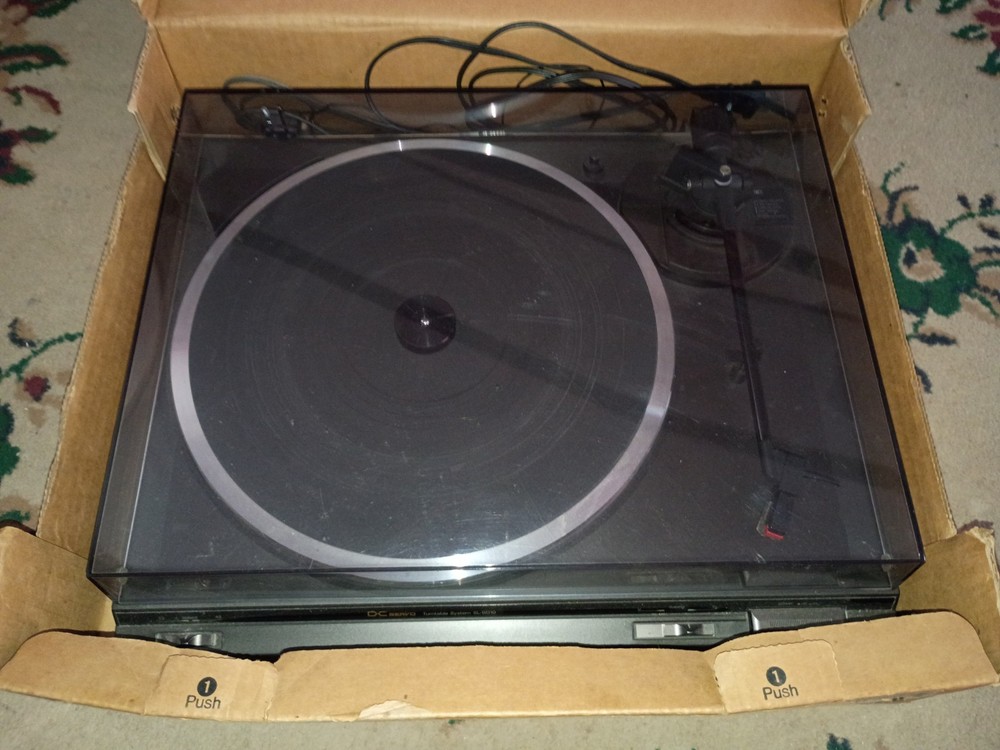 Technics Turntable. SL-BD10. Belt drive. Great Condition.