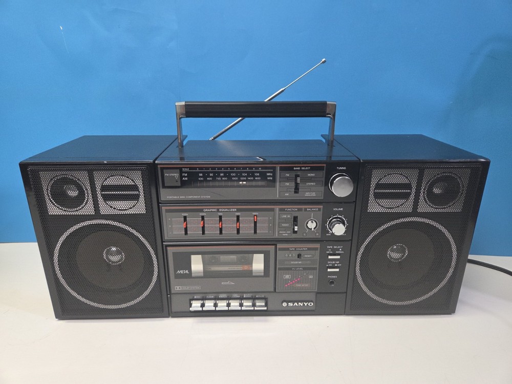 Vintage Sanyo C 32 SM/FM STEREO CASSETTE EQUALIZER BOOMBOX Excellent Tested 100%