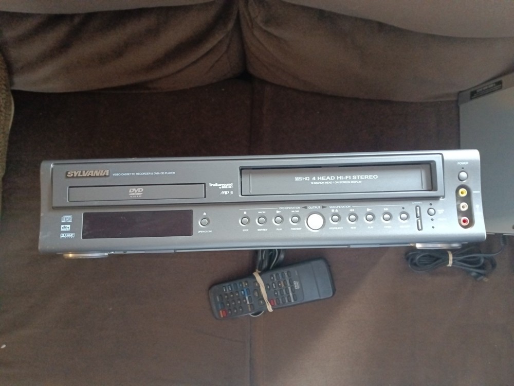 Sylvania DVC800C DVD/VCR Combo Plays VHS & DVD 4 Head Hi-Fi Stereo