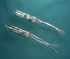 2pcs. Quartz / Crystal oscillator 100kHz Vacuum tubes NEW