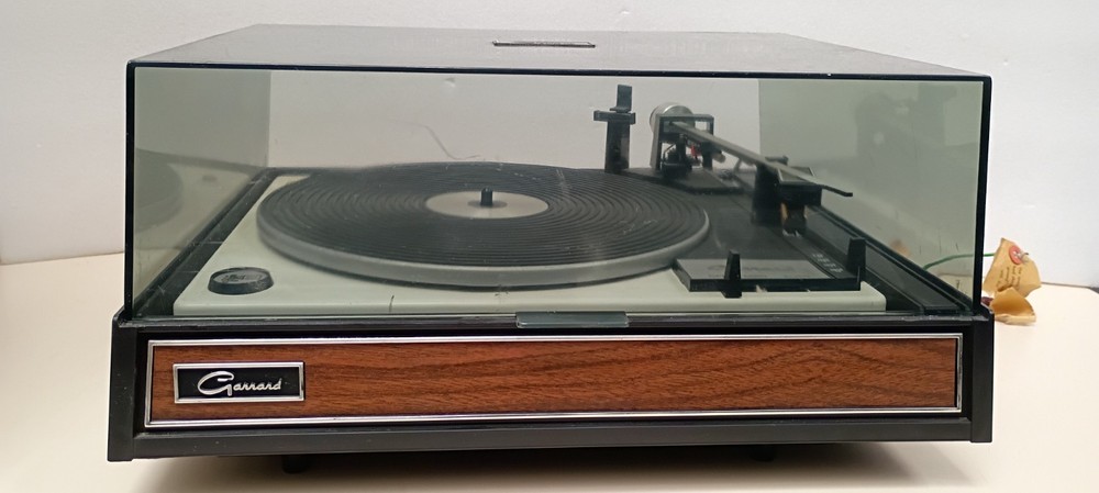 Garrard Model 62 Turntable Works Has many scratches
