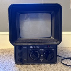 Vintage 1970’s QUASAR Tri-Power AC/DC Battery Portable 7″ TV XP1777PE – WORKS