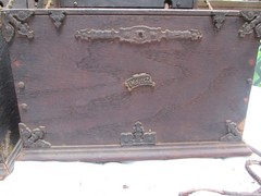 2 Antique 1929 Grigsby-Grunow Majestic Wood Pirate Chest Tube Radios Model 381