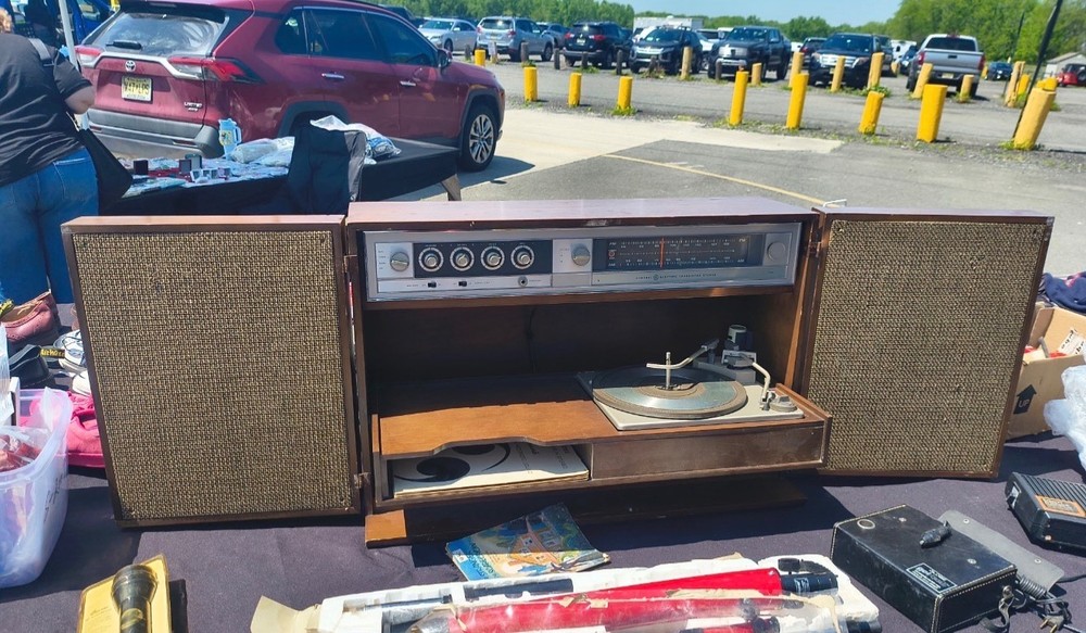 vintage stereo system with turntable and speakers. Not working but has all its p