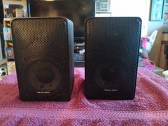 Realistic Minimus-7 Black Metal 40-2030C- 40Watt Bookshelf Speakers. Nice!!