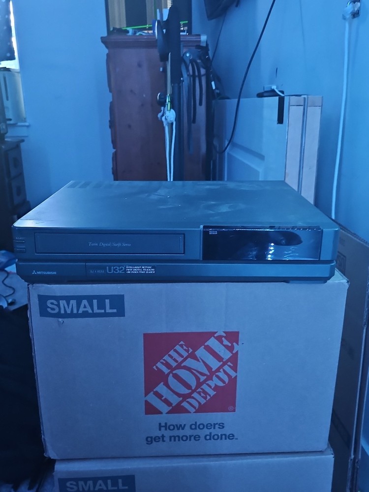 Mitsubishi Video Cassette Recorder HS-U32 (UNTESTED)
