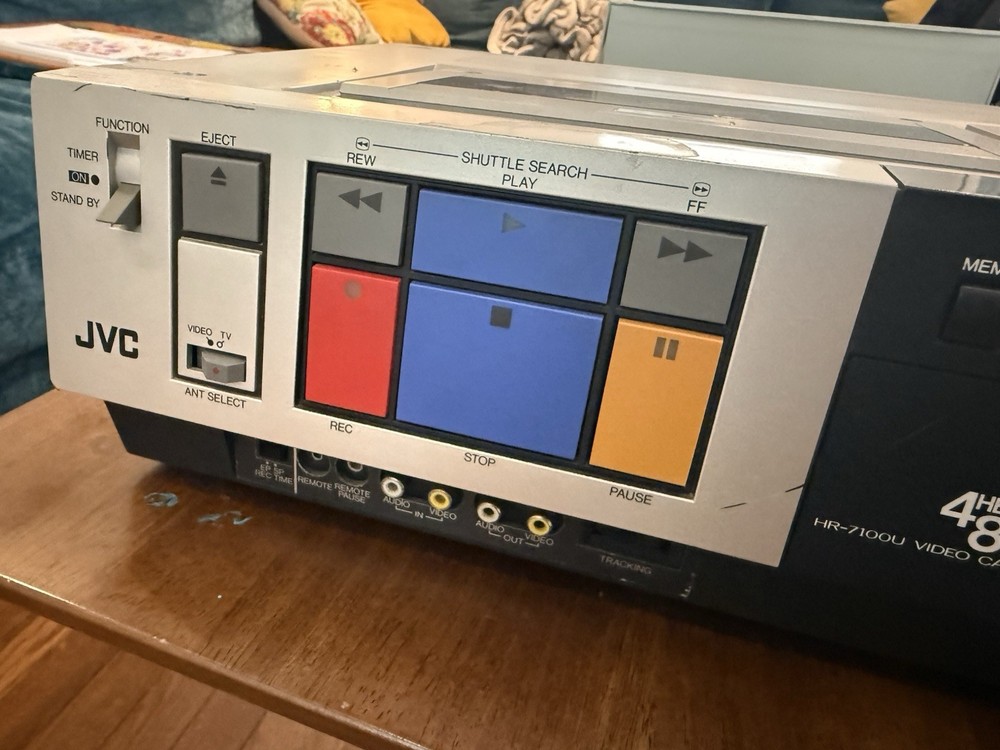 JVC HR-7100U VCR As Seen OnThe Goldbergs TV Show! As Is Not Working. Powers Up.