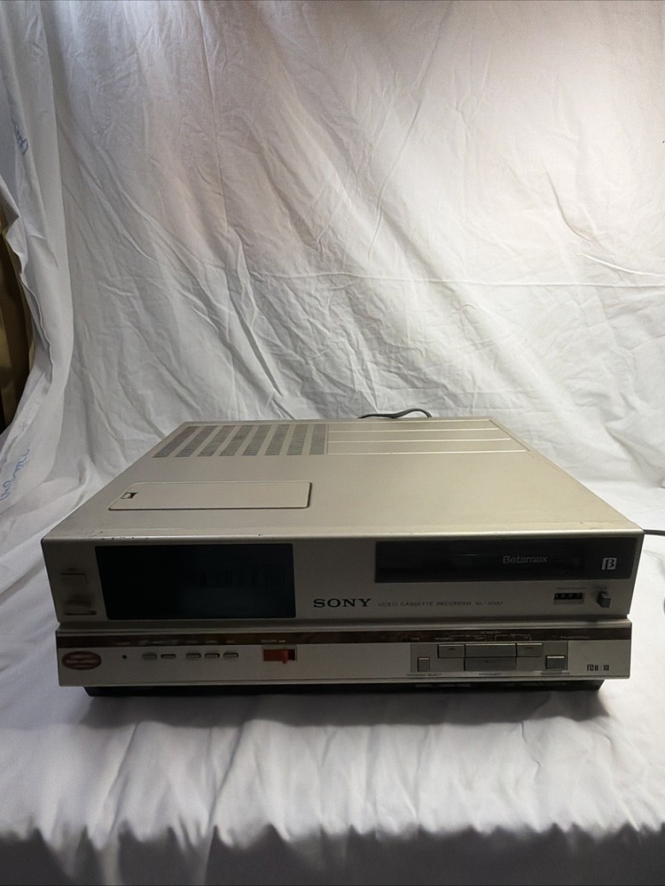 Sony Betamax Beta Tape Player SL-5000. Power On, Not Tested It