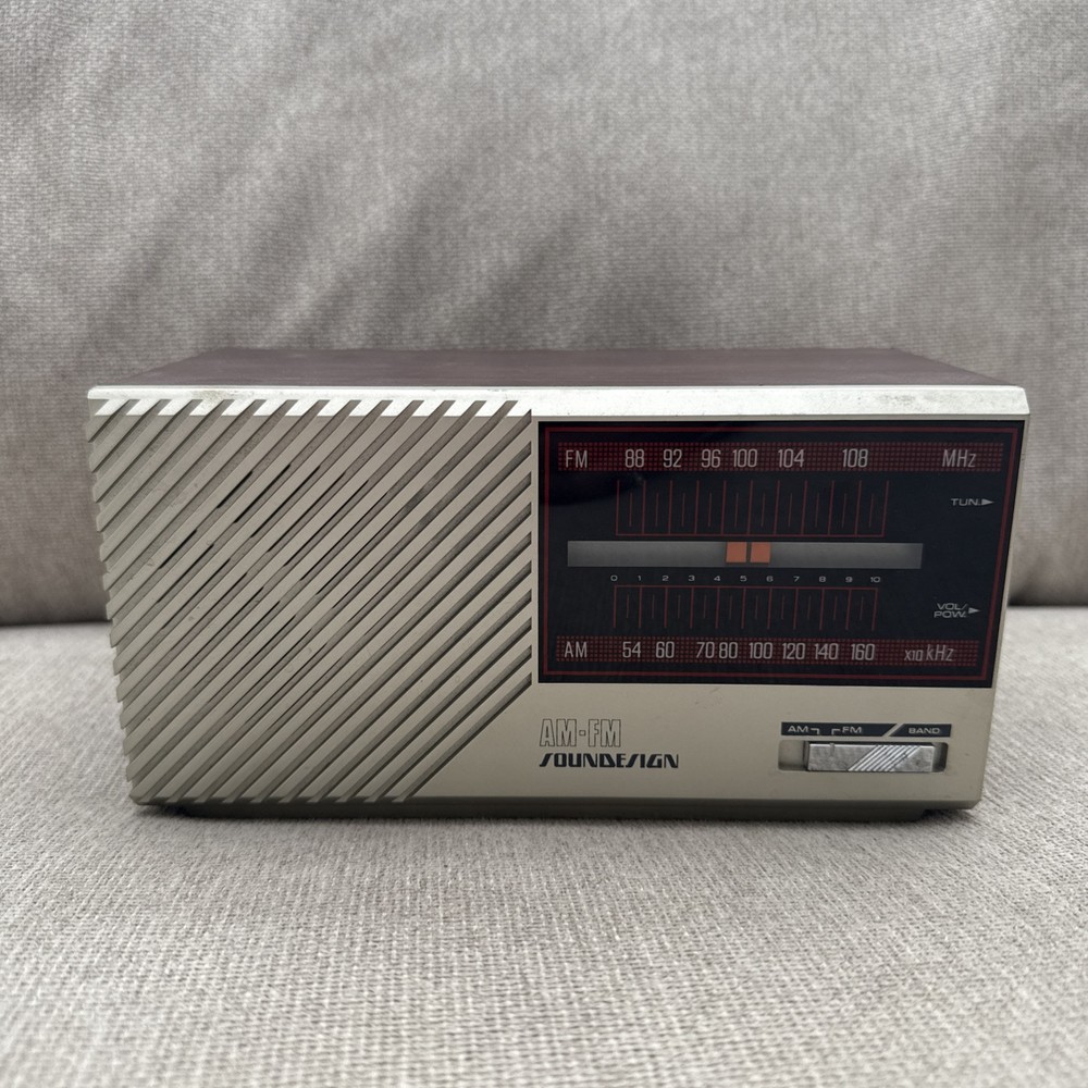Vintage Soundesign Model No. 3030 AM/FM Table Radio Tuner Macau TESTED VGC