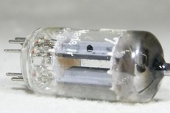 Siemens (Telefunken Label) 12AU7/ECC82 Long Plate Angled D-Getter Germany 1956