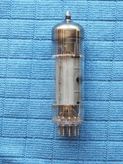 Used MULLARD BLACKBURN 6BQ5 EL84 Vacuum Tube kM1 – Small Chip On Glass Gm Tested
