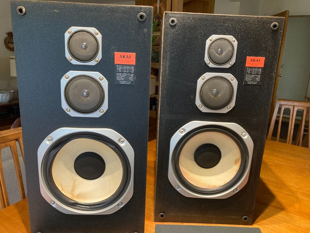 Akai 3-Way Speaker System Model SR-LA201 Max 110 Watts 8 Ohms Made In USA Work!!