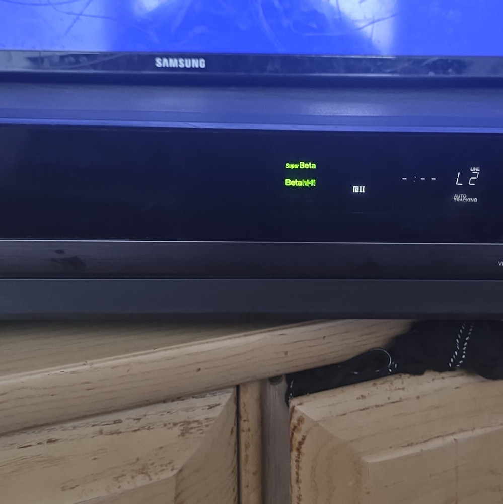 Pristine Sony Super Betahi-fi SL-HF2000 Video Cassette Recorder with original