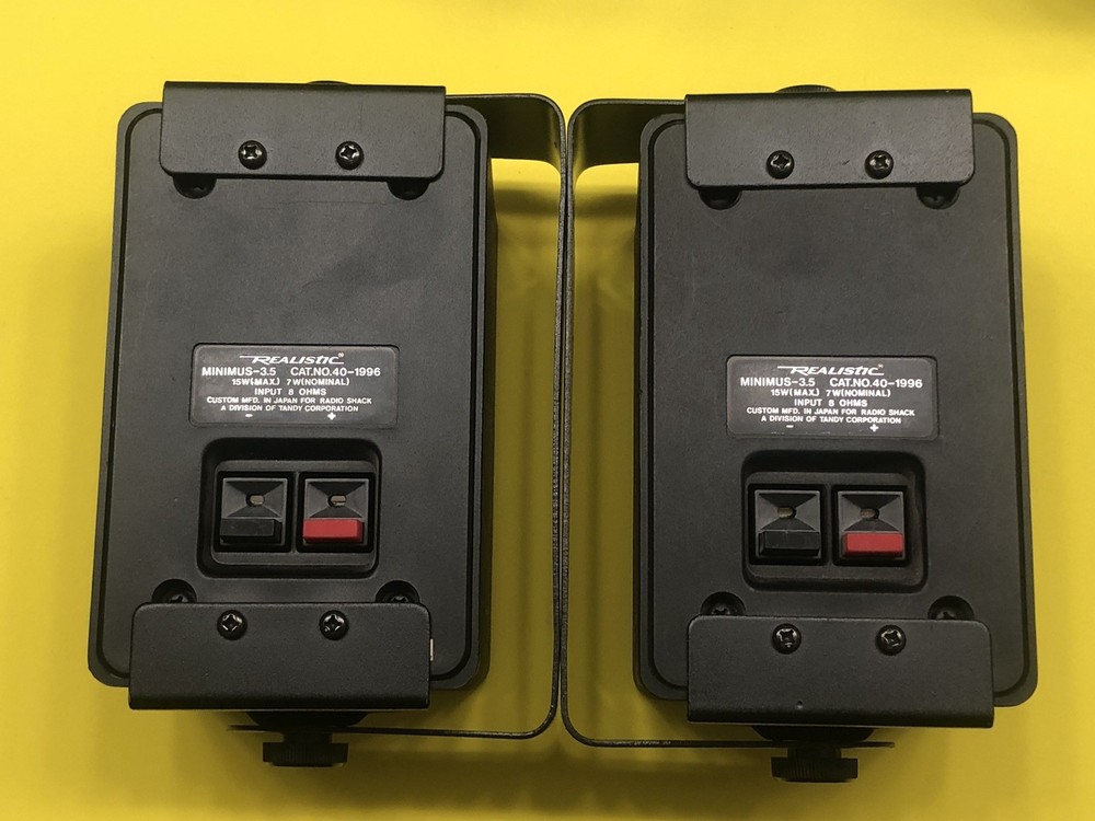2 VINTAGE REALISTIC MINIMUS 3.5 SPEAKERS 40-1996 w/ BRACKET MOUNTS TESTED WORKS