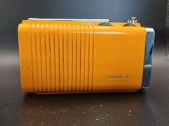 Vintage Philco Ford R131 AM/FM Solid State Portable Radio YELLOW Taiwan RARE