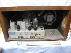 UNIQUE, UNKNOWN 1937 DELCO RU-1142 CONSOLE in a TABLETOP 8 TUBE RADIO-SERVICED