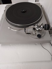 Technics SL-D2 Direct Drive Stereo Dual Speed Automatic Turntable