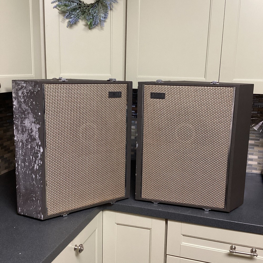 Vintage Set of Akai SS-70 Angled Suitcase Speakers Audio Case Speaker Music Part