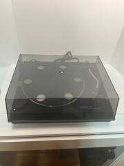 Mitsubishi MGA DP-200 Turntable. For Parts Only.