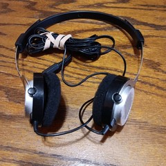 Realistic NOVA 45 headphones, 33-1001, Stranger Things, ear foam Damage