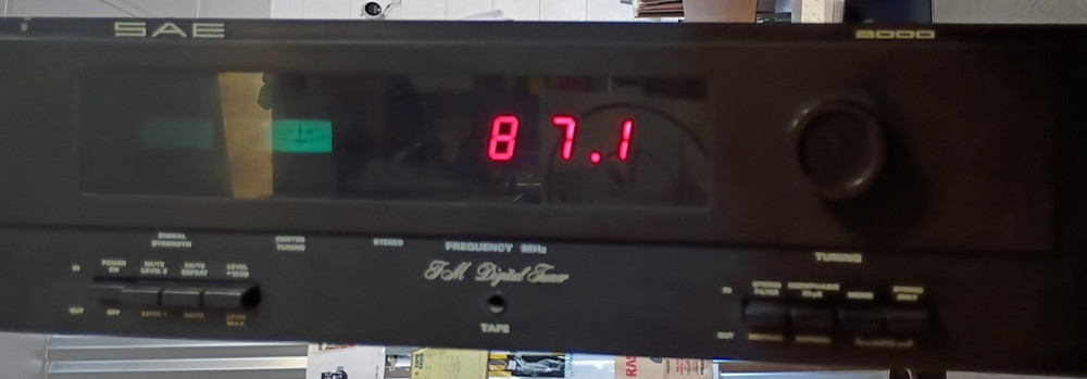 SAE 8000 FM Tuner – Rack Mount – POWER GOOD, SOME COSMETIC ALTERATION (see pics)