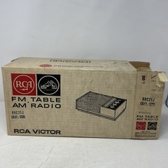 Vtg 1960s RCA Victor Solid State AM FM Tabletop Radio RHC21J NIB