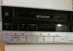 VTG Sanyo Betamax VCR 4650 Untested original box powers on for parts only remote