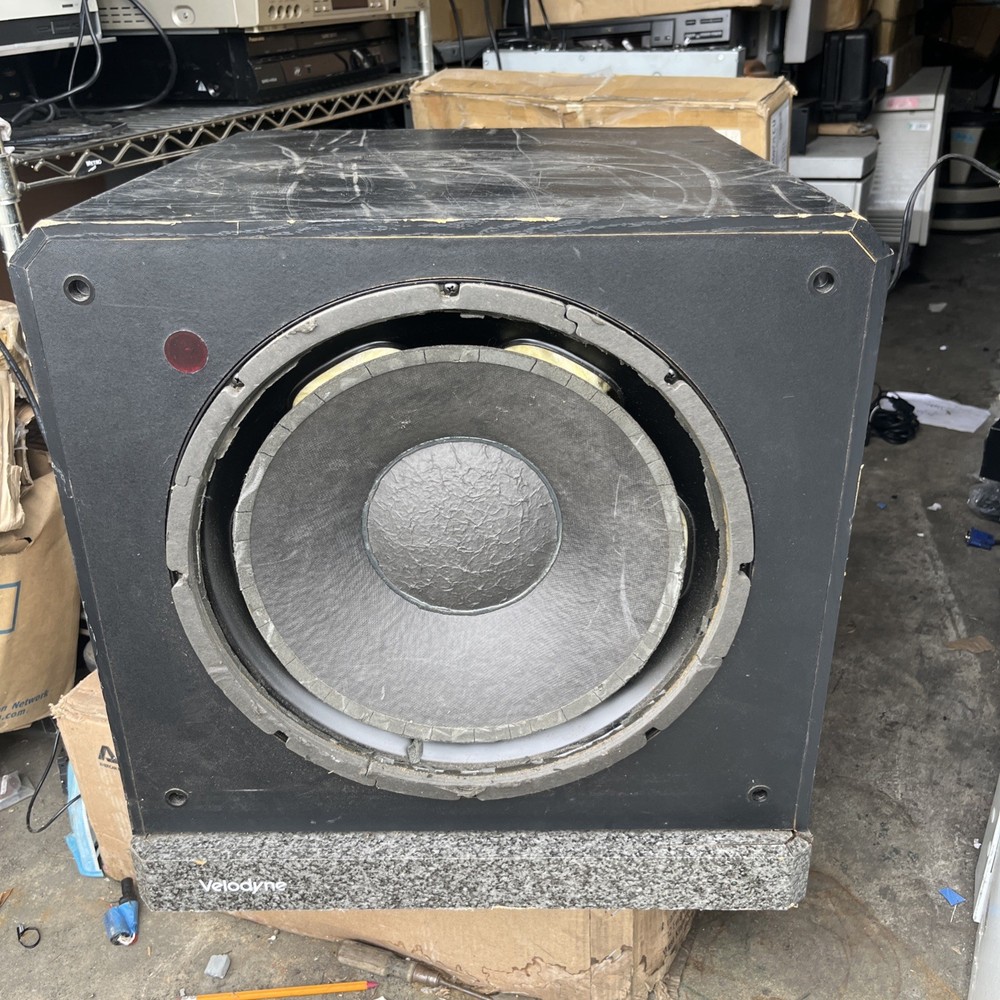 Velodyne Servo F-1500-B 15 inch Powered Subwoofer Power On – Driver Moving