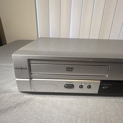 Insignia IS-DVD040924 DVD/VHS VCR Combo Player, 4-Head Hi-Fi Stereo