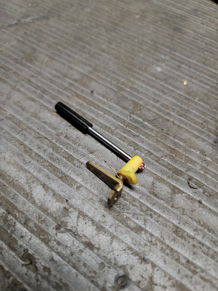 DUAL 1229 – Tonearm Lift lever