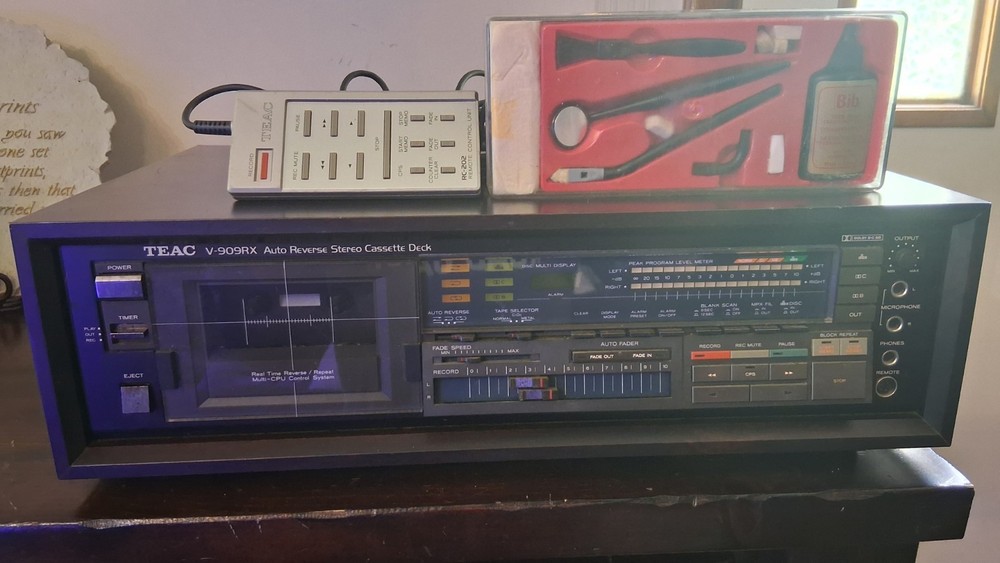 TEAC V-909RX Cassette Deck,Wood Case,Auto Reverse,Remote,Cleaning Kit, Works