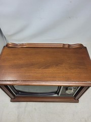 Vintage 1960s RCA MINIATURE CABINET TV TELEVISION 100L 9″-Console Rare Powers On