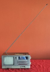 Vintage GE Portable 5″ Black & White TV AM/FM Radio Clock Model 7-7150A Works