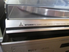 Vintage Mitsubishi LT-22 PLL Quartz Logic Controlled Linear Tracking Turntable