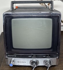 Sony 7″ TV TV-760 Black White UHF VHF Vintage 1970’s Powers On Nice Condition