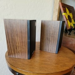 Realistic Minimus 2.5 /7 Inch Speakers. Excellent Condition!