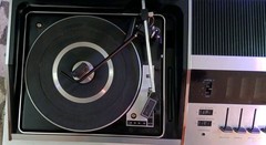 Vintage PHILCO / FORD Model : M4780 Combo FM / AM Radio Turntable System