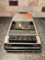GENERAL ELECTRIC Portable Cassette Tape Recorder/Player Model 3-5016 In Box New?