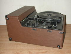 VINTAGE AUDIOTRONICS 336 PORTABLE 4-SPEED CLASSROOM RECORD PLAYER TURNTABLE