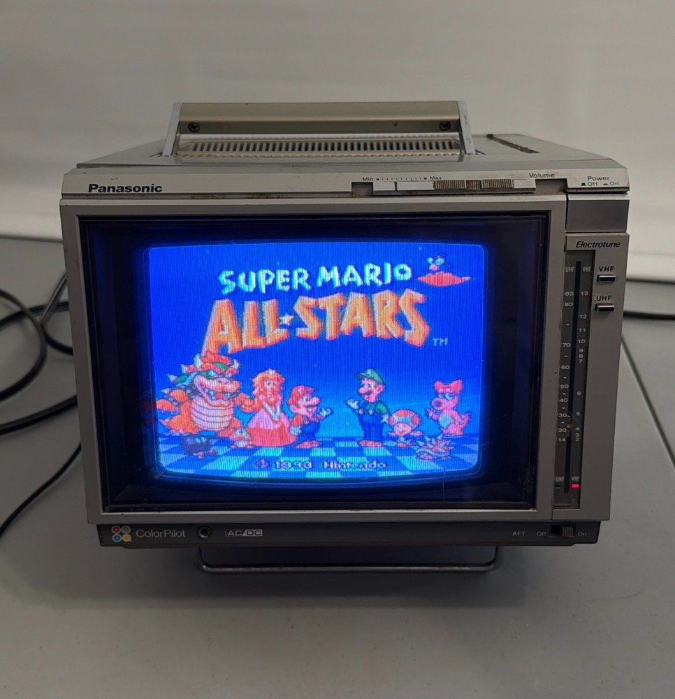 Vintage Panasonic 7″ ColorPilot TV CT-7711 Portable Retro Video Gaming CRT