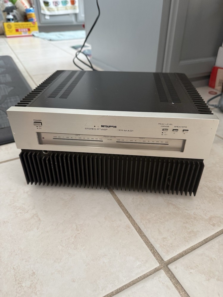 Vintage Mitsubishi M-A01 Power Amplifier