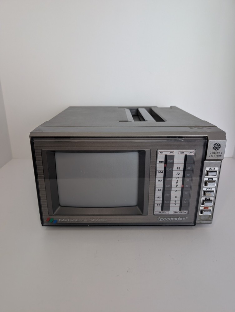 Vtg General Electric Spacemaker Color Television w/ AM/FM Radio 7-7650B Works
