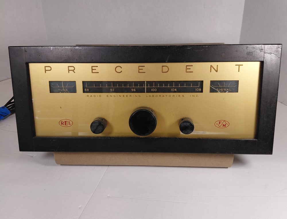 Precedent FM Tuner Model 646-C1 by Radio Engineering Laboratories