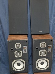 Fisher DS-810 3-Way Bass Reflex Hi-Fi Studio Standard 5-50W 8 OHM Speaker (Pair)