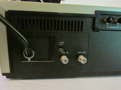 VTG Sanyo Betamax VCR 4650 Untested original box powers on for parts only remote